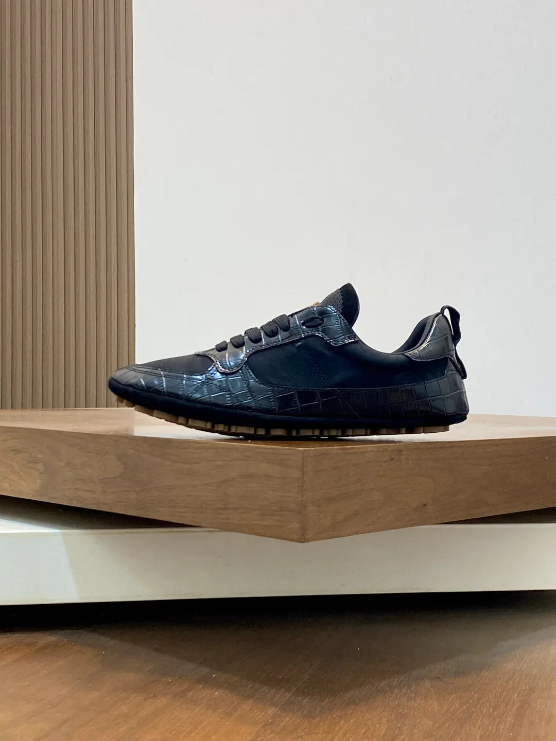Men's shoes 💰580 2025👉D&G calfskin logo men's casual shoes. As a symbol of exquisite craftsmanship and exquisite details, it is newly embellished with the electroplated DG logo, and high-frequency technology creates a three-dimensional silhouette. Imported cowhide upper + cowhide lining + original rubber outsole 😎😎😎, hand-sewing technology, a must-have item for summer ✈️✈️✈️ Size: 39-44 (38.45 46 customized)